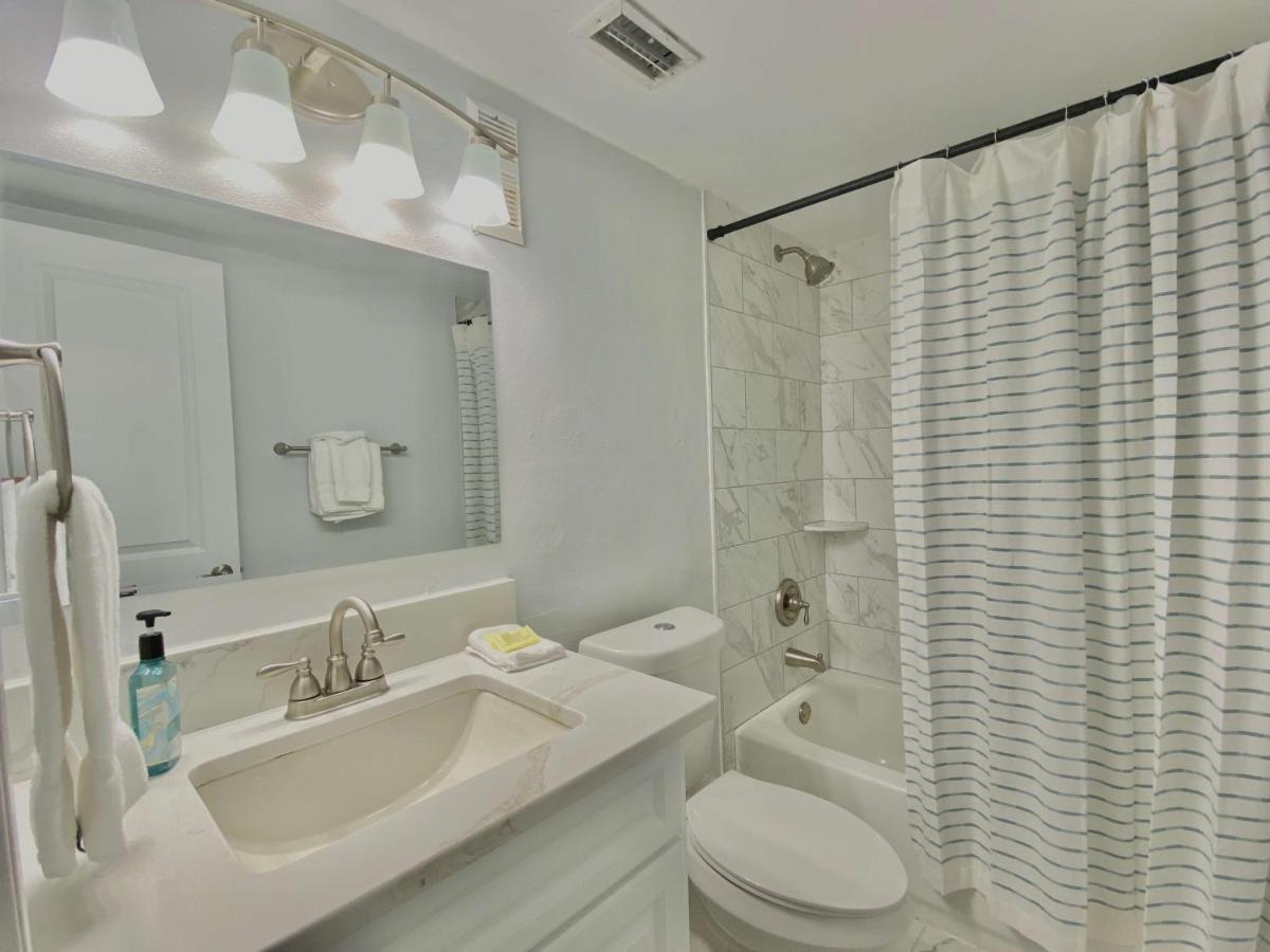 Island Winds East 202 By Albvr - Beautifully Renovated Beachfront Condo & Steps Away From Hangout & More! กัลฟ์ชอร์ส ภายนอก รูปภาพ